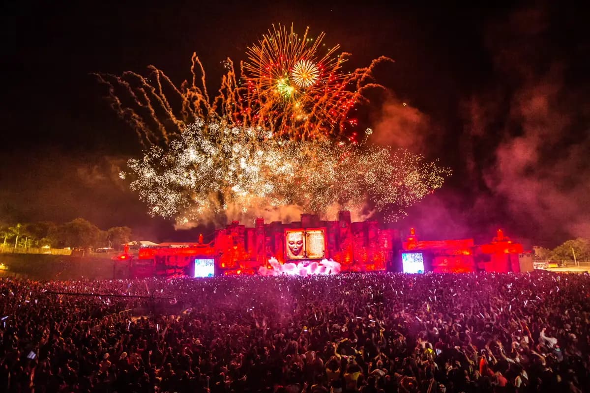 Público do Tomorrowland no fim de tarde - 2015