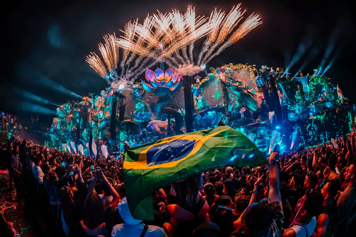 Celebração no palco do Tomorrowland - 2025