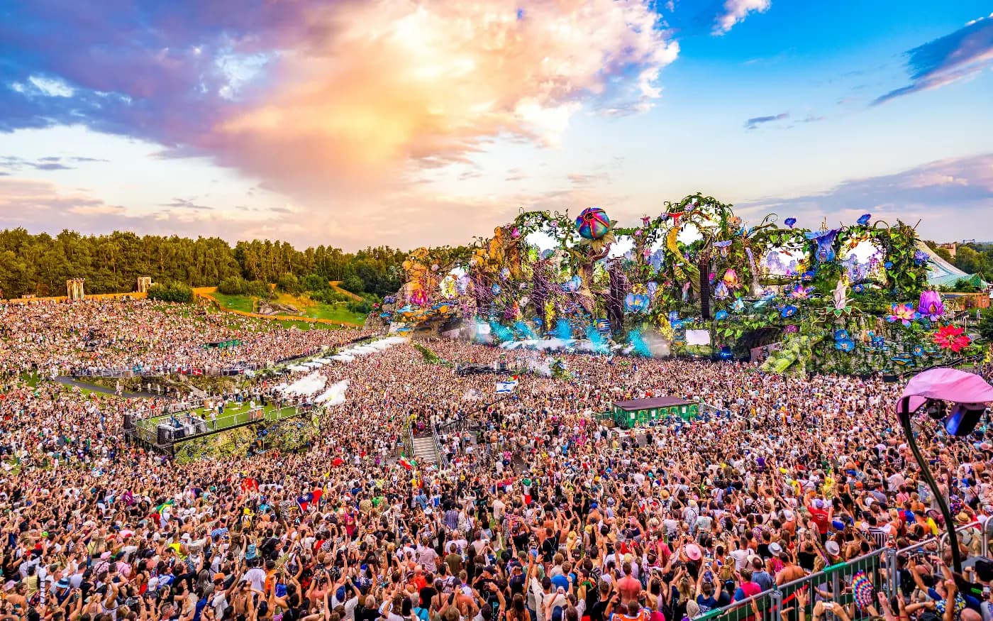 Após veto aos fogos, Tomorrowland anuncia confetes extras, efeitos de fumaça e recursos visuais