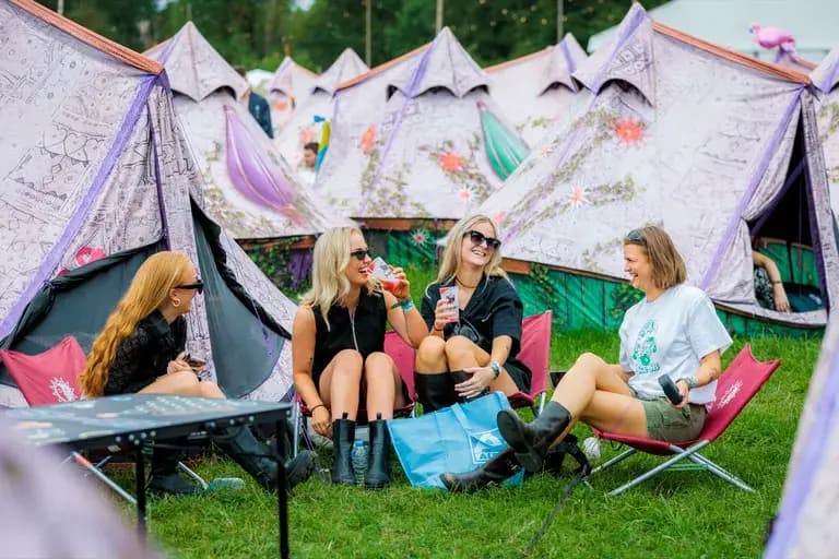Camp2Camp - Tomorrowland Bélgica